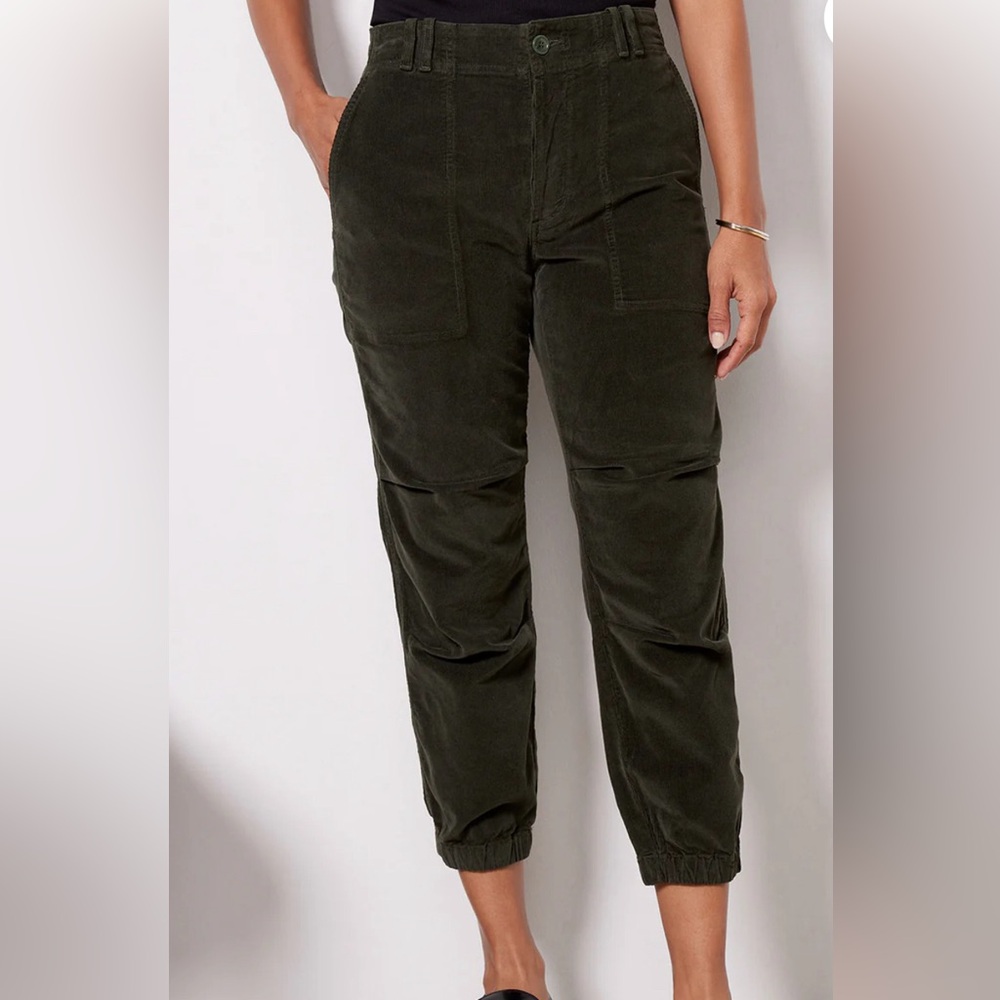 Citizen of humanity corduroy joggers in seaweed color size 25 worn once